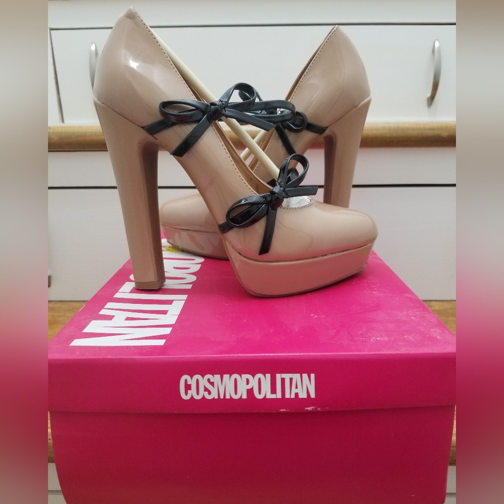 Cosmopolitan Tan and Black Mary Jane Platform High Heels